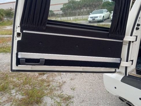 Used 2011 Cadillac DTS Limousine image 18