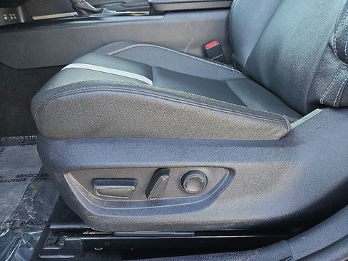 Used 2025 Toyota Camry SE image 25