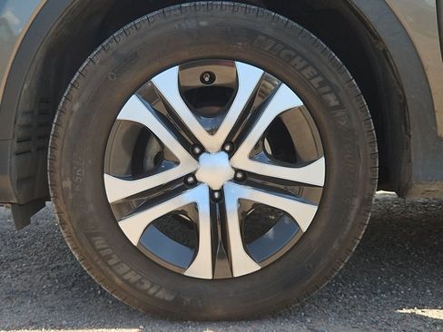 Used 2015 Toyota RAV4 LE FWD image 16
