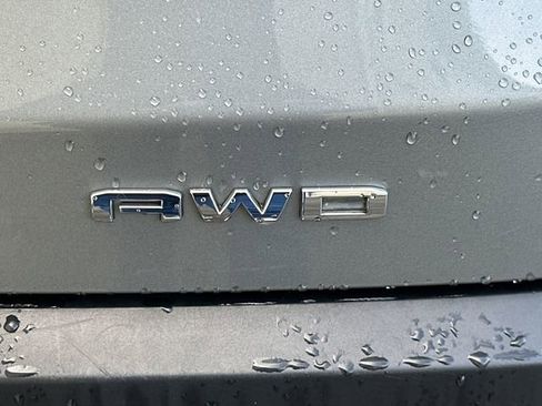 Used 2023 GMC Acadia SLE w/ Driver Convenience Package image 14