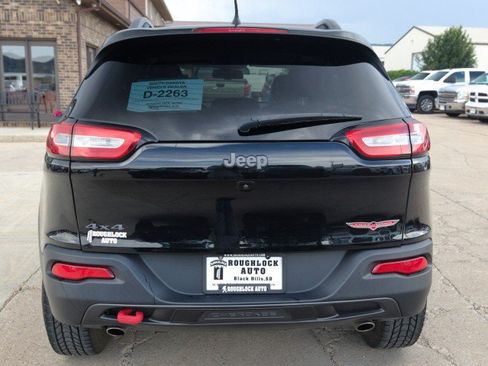 Used 2017 Jeep Cherokee Trailhawk w/ Comfort & Convenience Group AWD/4WD image 4