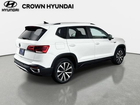 Used 2022 Volkswagen Taos SE FWD image 6
