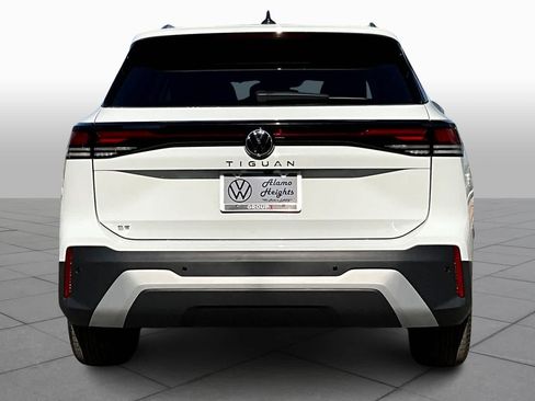 New 2026 Volkswagen Tiguan SE FWD image 4