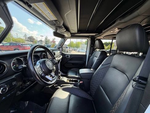 Used 2023 Jeep Wrangler Unlimited Sahara AWD/4WD image 22
