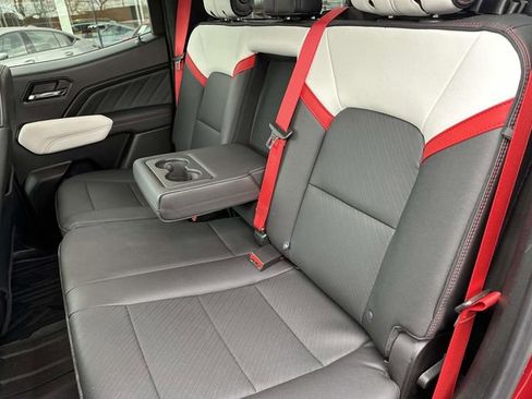 Used 2025 GMC Canyon AT4 w/ AT4X AEV Edition AWD/4WD image 31