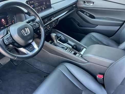 Used 2025 Honda Accord Touring image 9