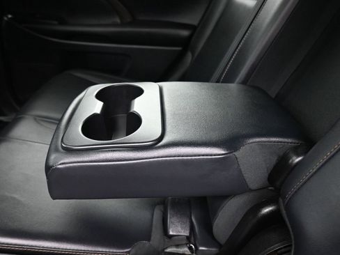 Used 2019 Toyota Highlander XLE image 36