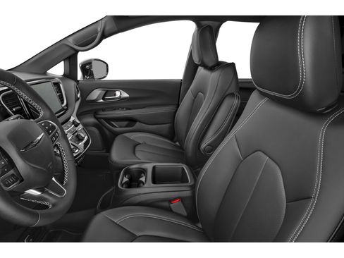 New 2026 Chrysler Voyager LX FWD image 34