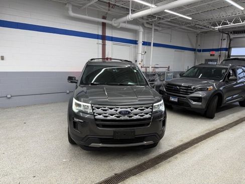 Used 2018 Ford Explorer XLT w/ Equipment Group 202A image 2