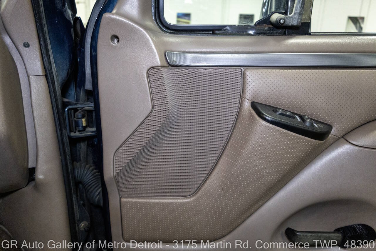 Used 1994 Ford Bronco Eddie Bauer AWD/4WD image 38