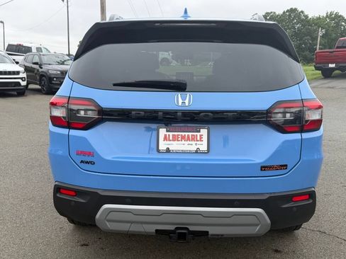 Used 2025 Honda Pilot TrailSport image 4