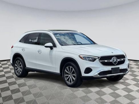 Used 2024 Mercedes-Benz GLC 300 4MATIC image 1