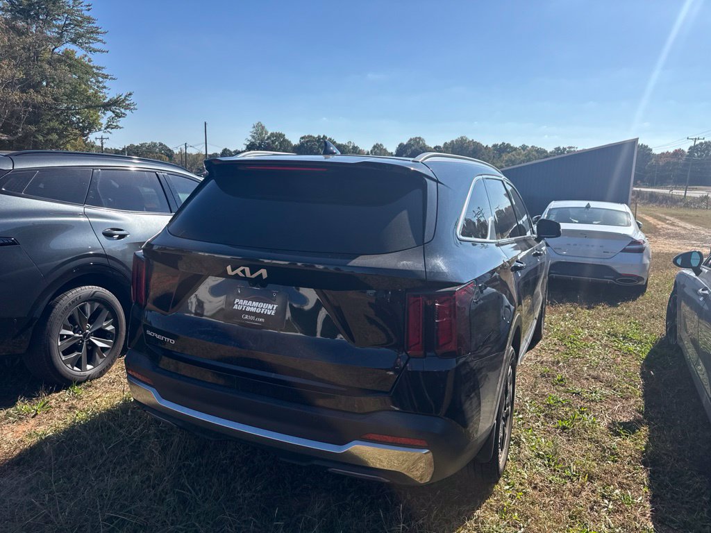 Used 2024 Kia Sorento S w/ Panoramic Sunroof Package FWD image 4