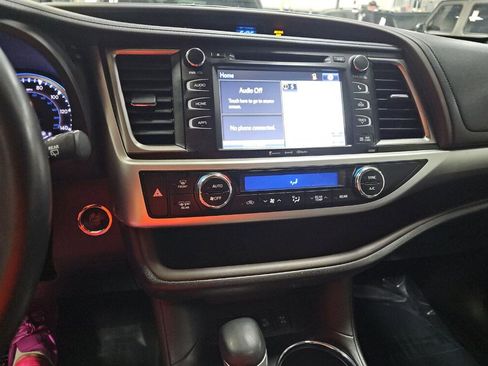 Used 2019 Toyota Highlander XLE image 11