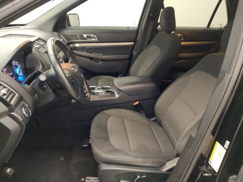 Used 2018 Ford Explorer XLT FWD image 17