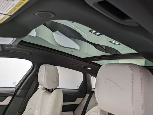 Used 2025 Jaguar F-PACE R-Dynamic S image 10