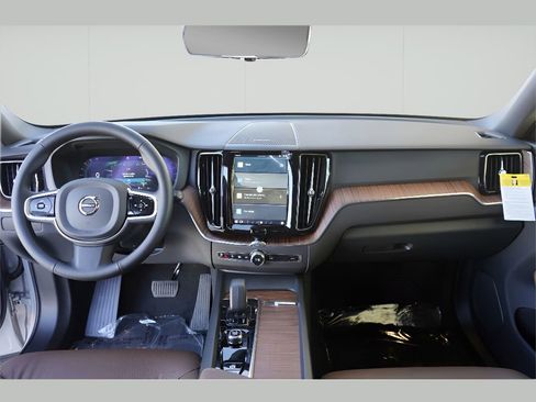 New 2025 Volvo XC60 B5 Plus w/ Climate Package image 20
