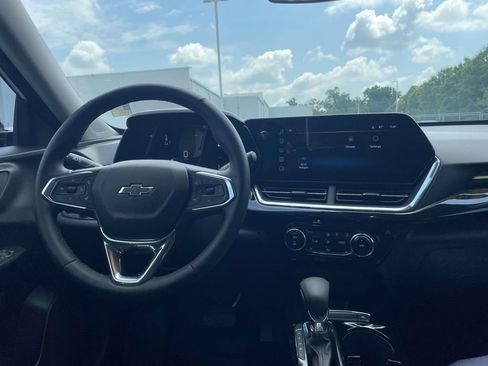 Used 2025 Chevrolet Trax ACTIV w/ Driver Confidence Package FWD image 15