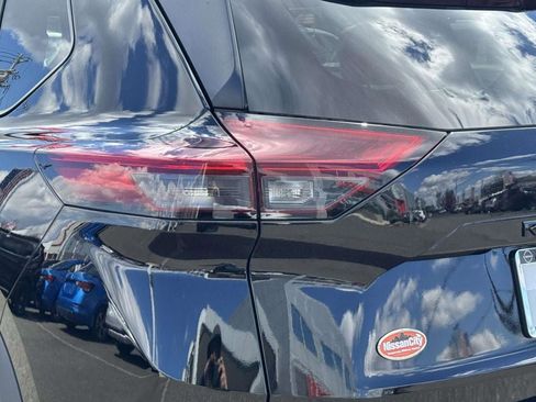 Used 2025 Nissan Rogue SV w/ Rock Creek Premium Package AWD/4WD image 9