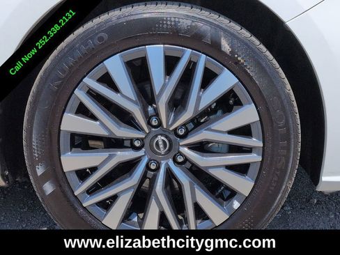 Used 2025 Nissan Altima 2.5 SV FWD image 12