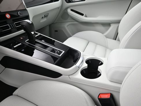 Certified 2026 Porsche Macan S image 22