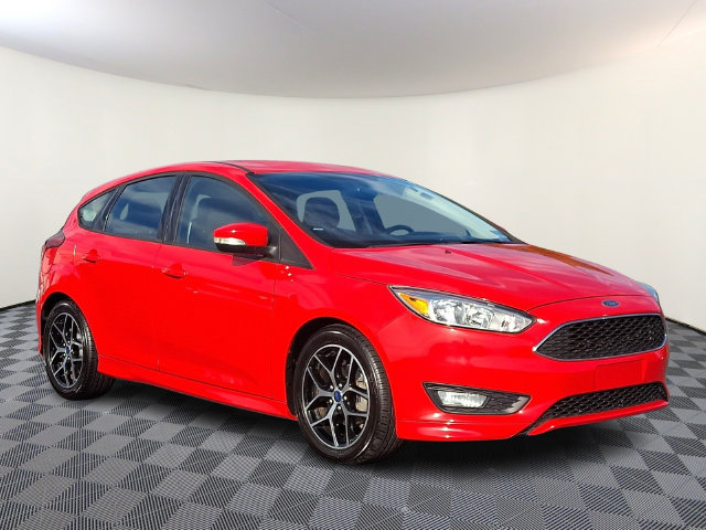 Used 2016 Ford Focus SE w/ SE Sport Package FWD image 1