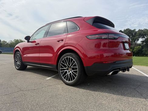 Used 2021 Porsche Cayenne AWD/4WD image 10