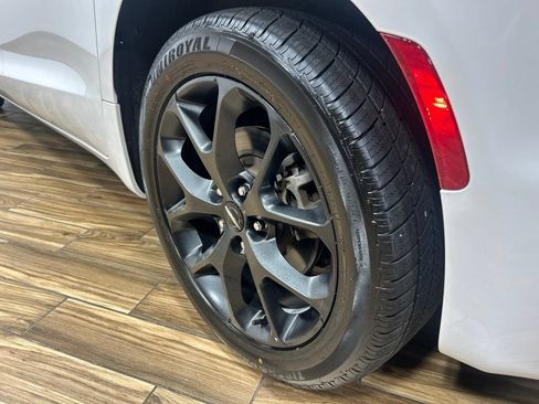 Used 2023 Chrysler Pacifica Limited w/ S Appearance Package AWD/4WD image 29