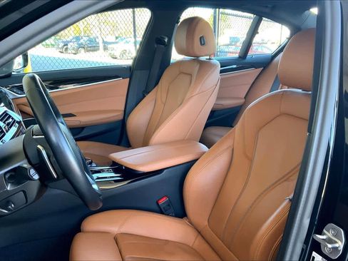 Used 2022 BMW 530i 530i w/ Executive Package image 8