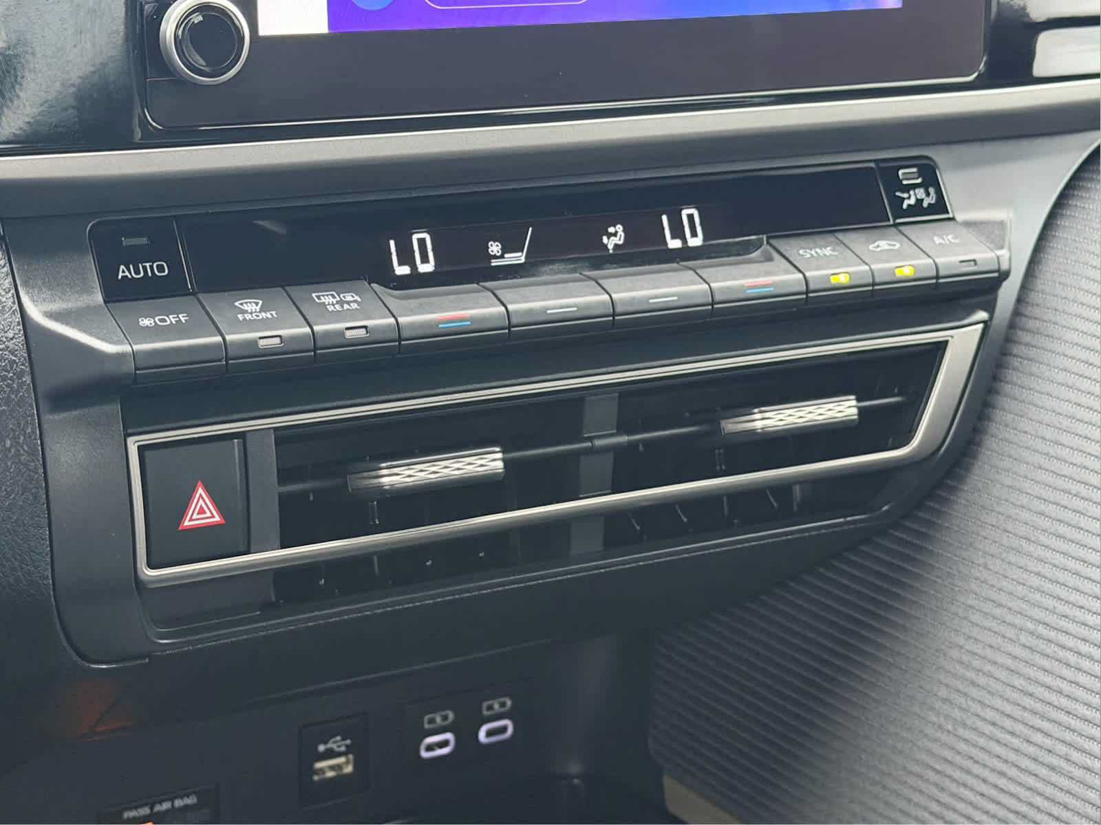 Used 2025 Toyota Camry SE w/ Convenience Package FWD image 20