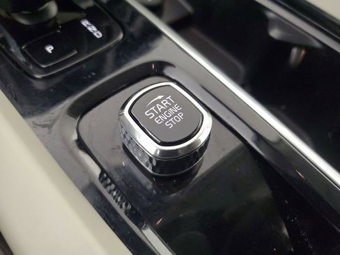 Certified 2023 Volvo XC60 B5 Plus w/ Climate Package AWD/4WD image 33