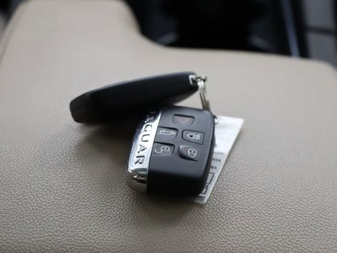 Used 2019 Jaguar F-PACE Prestige AWD/4WD image 23
