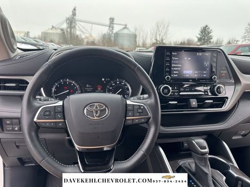 Used 2020 Toyota Highlander Limited image 12