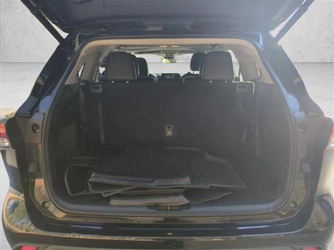 Used 2022 Toyota Highlander XLE image 7