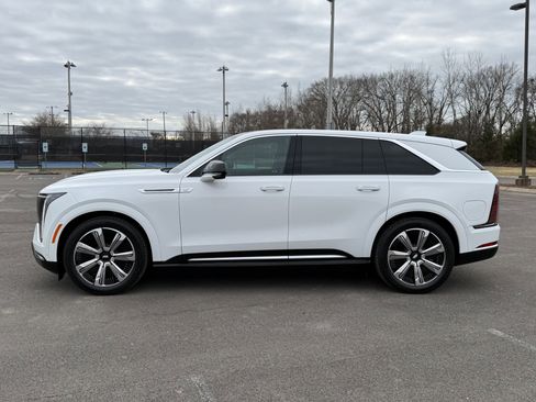 Used 2025 Cadillac Escalade IQ Luxury 2 image 8