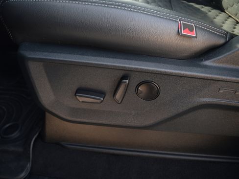 Used 2026 Ford F250 Lariat w/ Black Appearance Package image 19