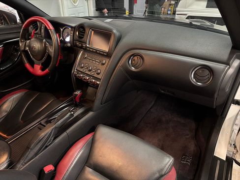 Used 2015 Nissan GT-R Black Edition image 17