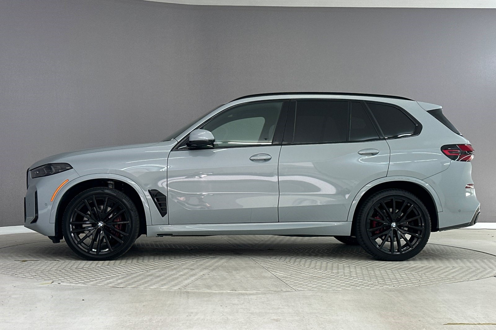 Used 2025 BMW X5 sDrive40i w/ M Sport Package RWD image 2