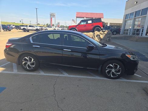Used 2017 Honda Accord LX image 4