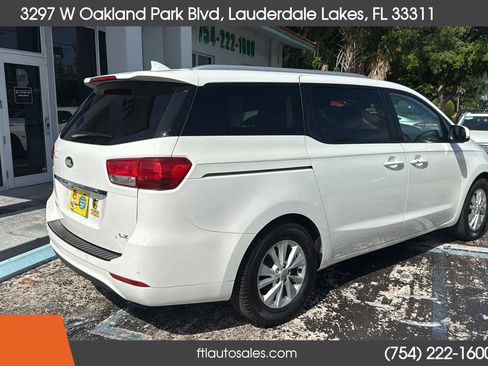 Used 2017 Kia Sedona LX w/ LX Essentials Premium Package FWD image 11