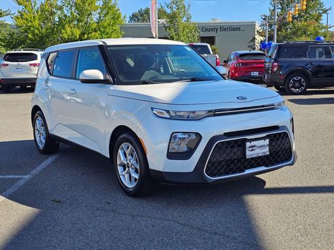 Used 2020 Kia Soul S FWD image 3