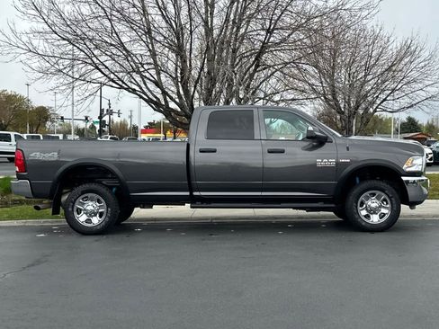 Used 2018 RAM 2500 Tradesman w/ Chrome Appearance Group image 8