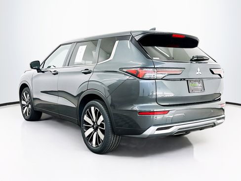 Used 2025 Mitsubishi Outlander SE image 5