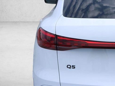 Certified 2025 Audi Q5 Premium w/ Convenience Package AWD/4WD image 9