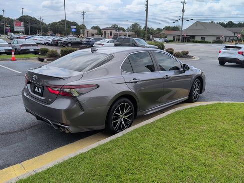 Used 2023 Toyota Camry SE w/ Convenience Package FWD image 19