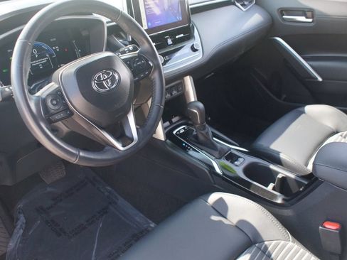 Used 2024 Toyota Corolla Cross AWD Hybrid w/ Convenience Package image 14