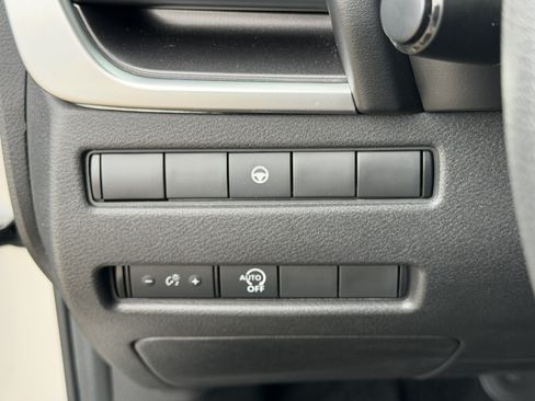 Used 2023 Nissan Rogue SV FWD image 21