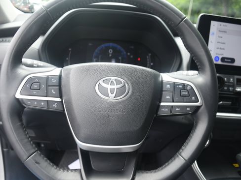 Certified 2025 Toyota Grand Highlander FWD image 12