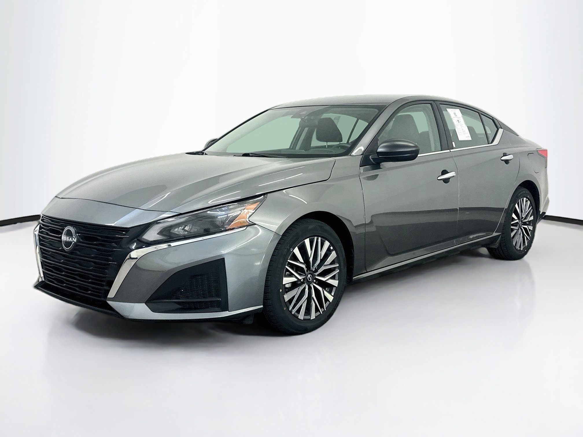 Used 2025 Nissan Altima 2.5 SV FWD image 3