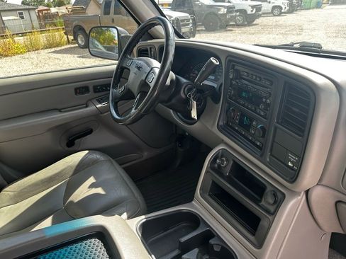 Used 2005 GMC Sierra 2500 SLT w/ Skid Plate Package image 17